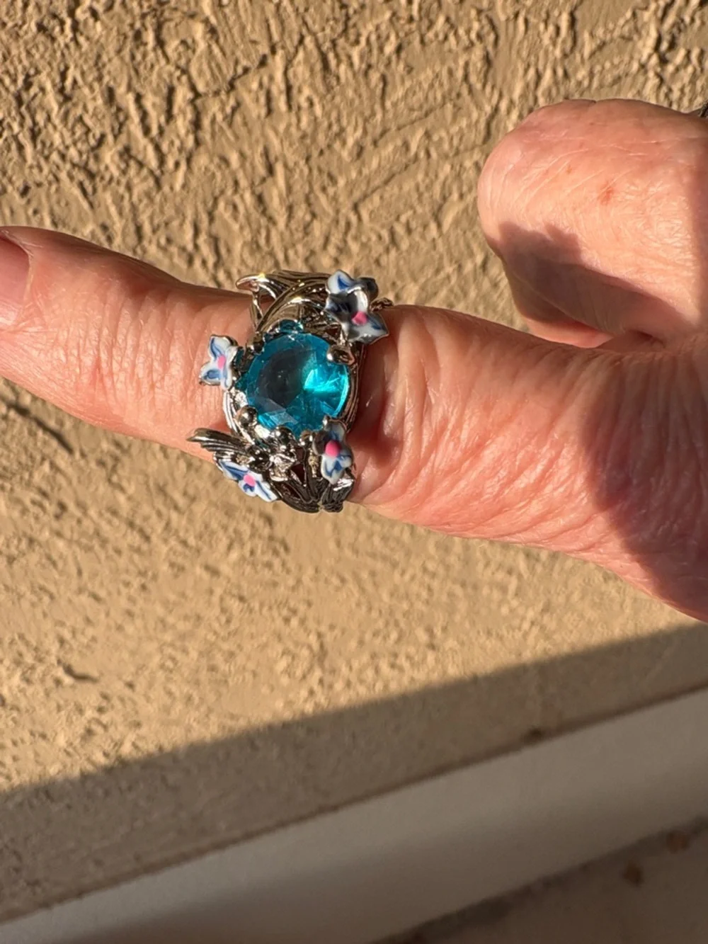 Elegant Silver and Blue Floral Ring‎